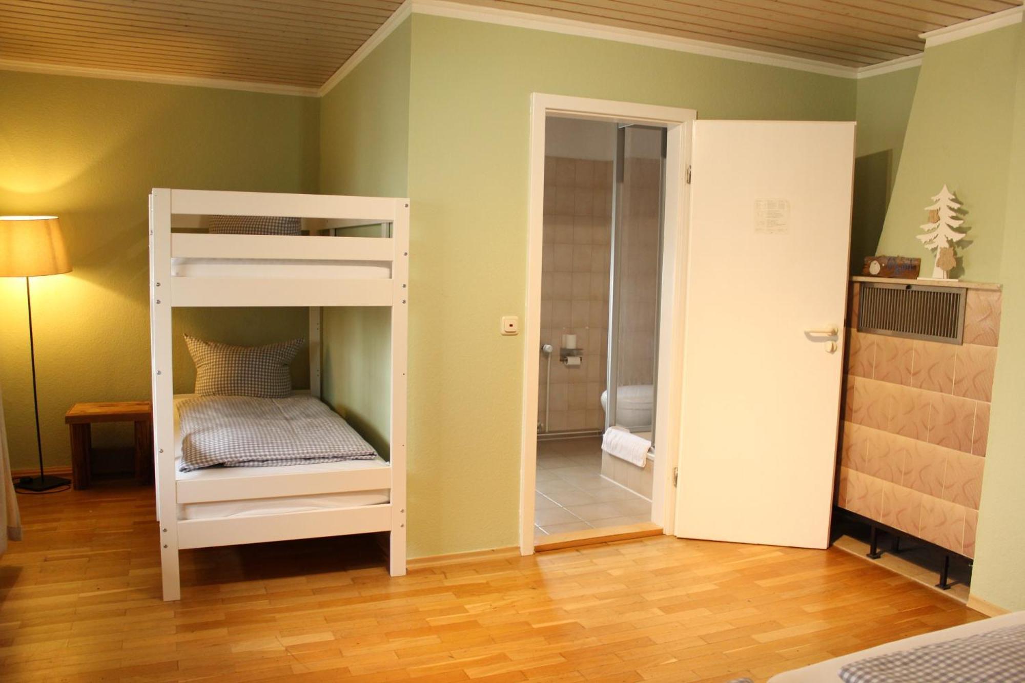 Haus Am Bach - Gemuetliche Pension Allershausen Kültér fotó