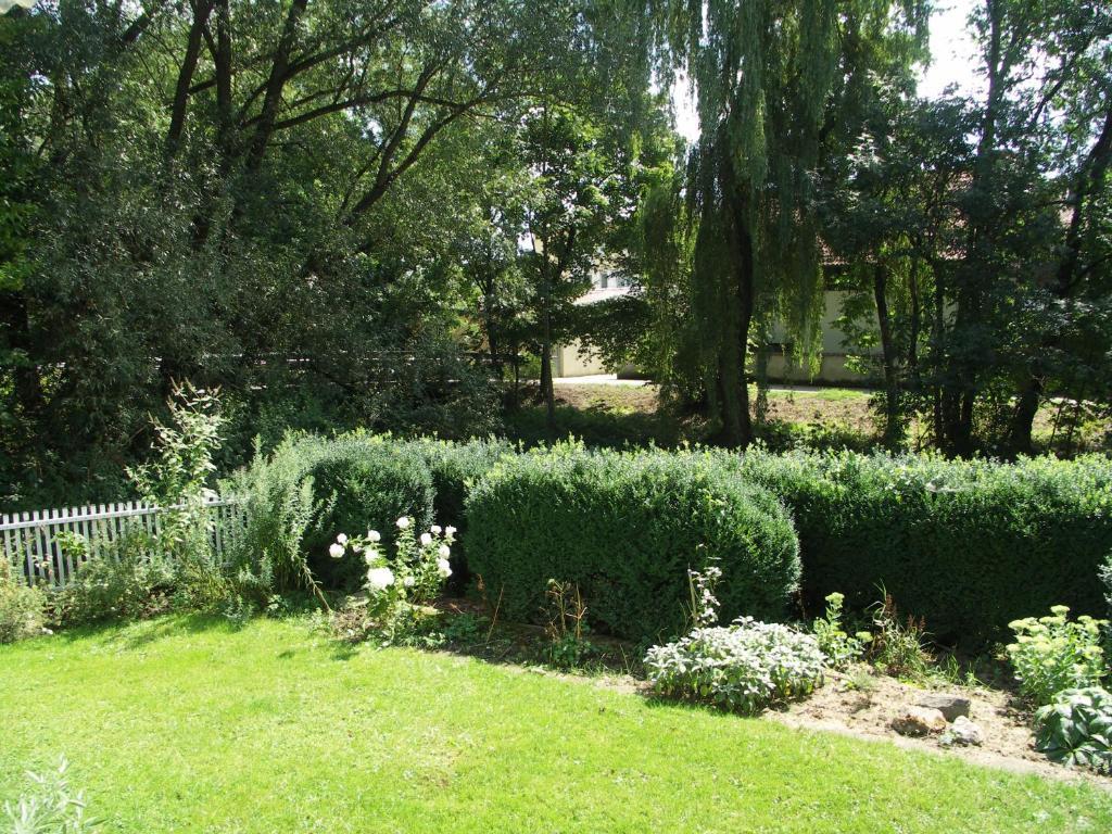 Haus Am Bach - Gemuetliche Pension Allershausen Kültér fotó